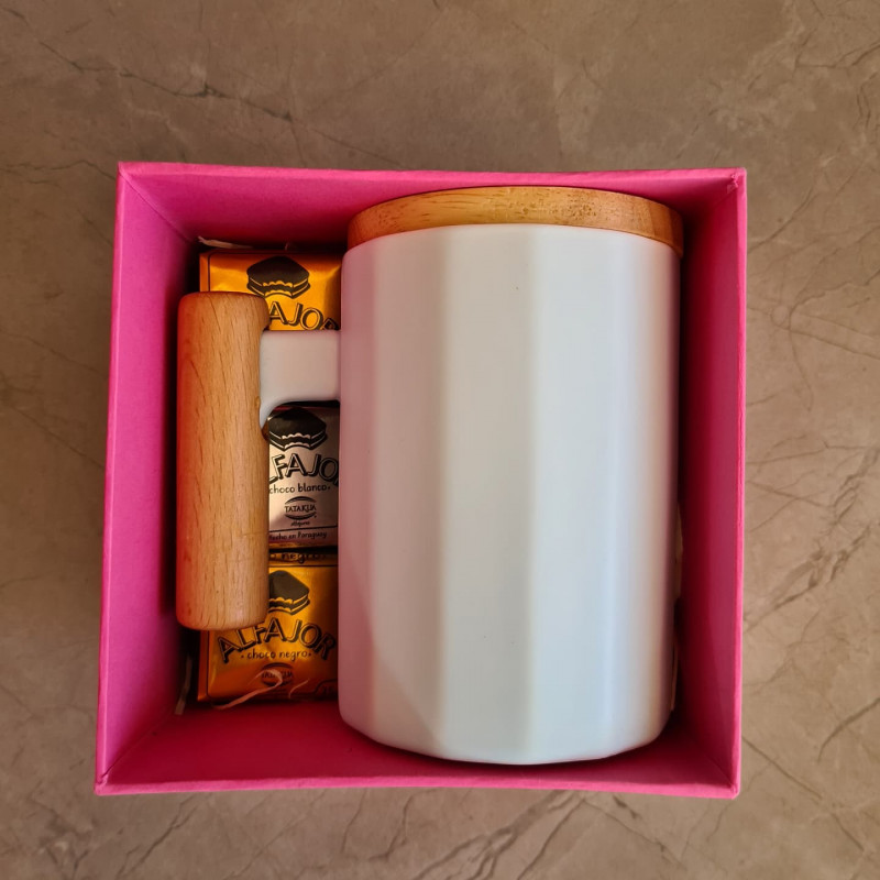 Caja taza de cerámica + alfajores Tatakua
